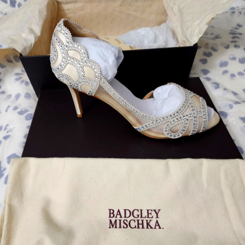 Badgley Mischka Peep Toe Evening Heels, Size 9, Ivory